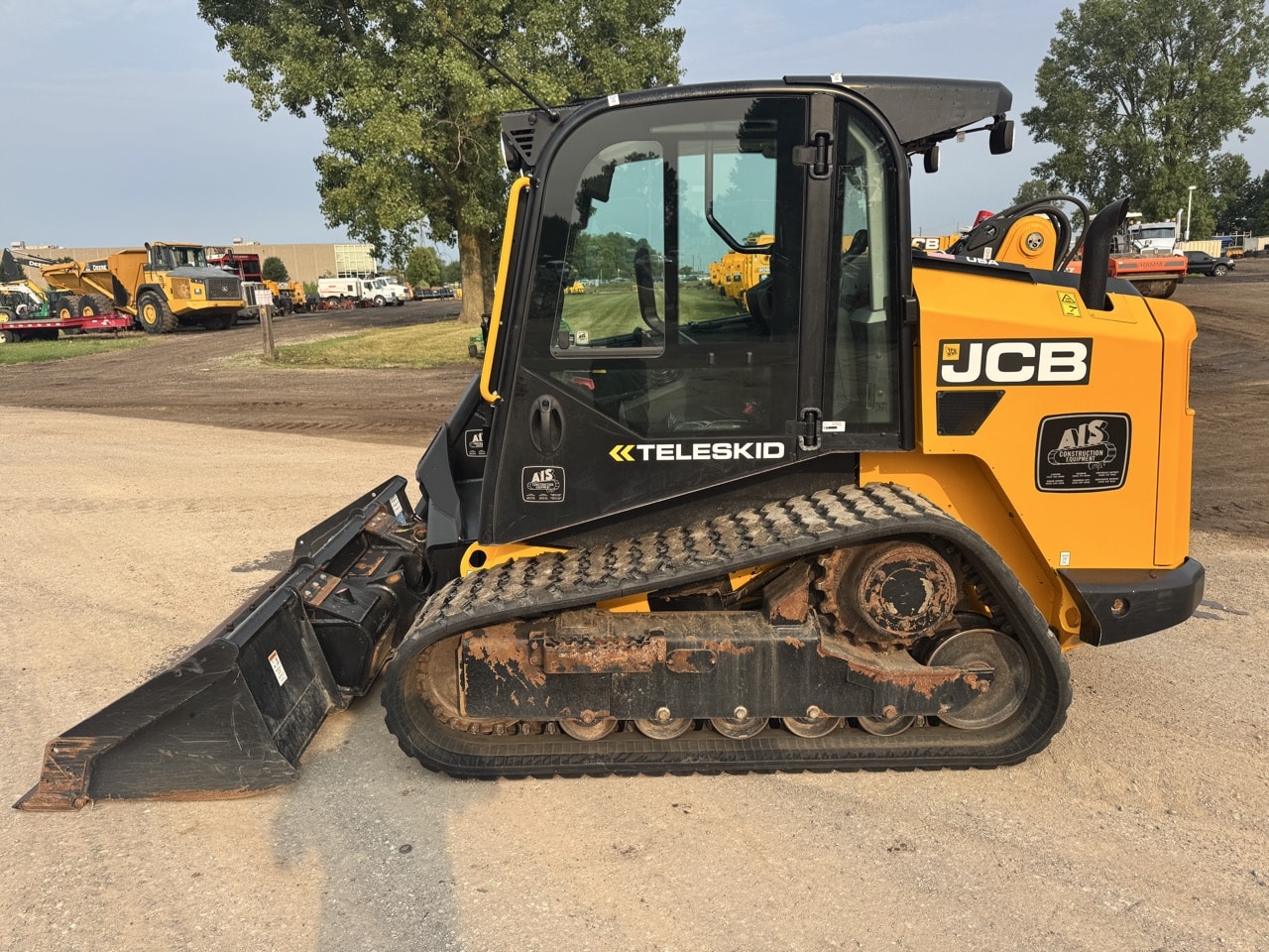 2024 JCB 3TS-8T