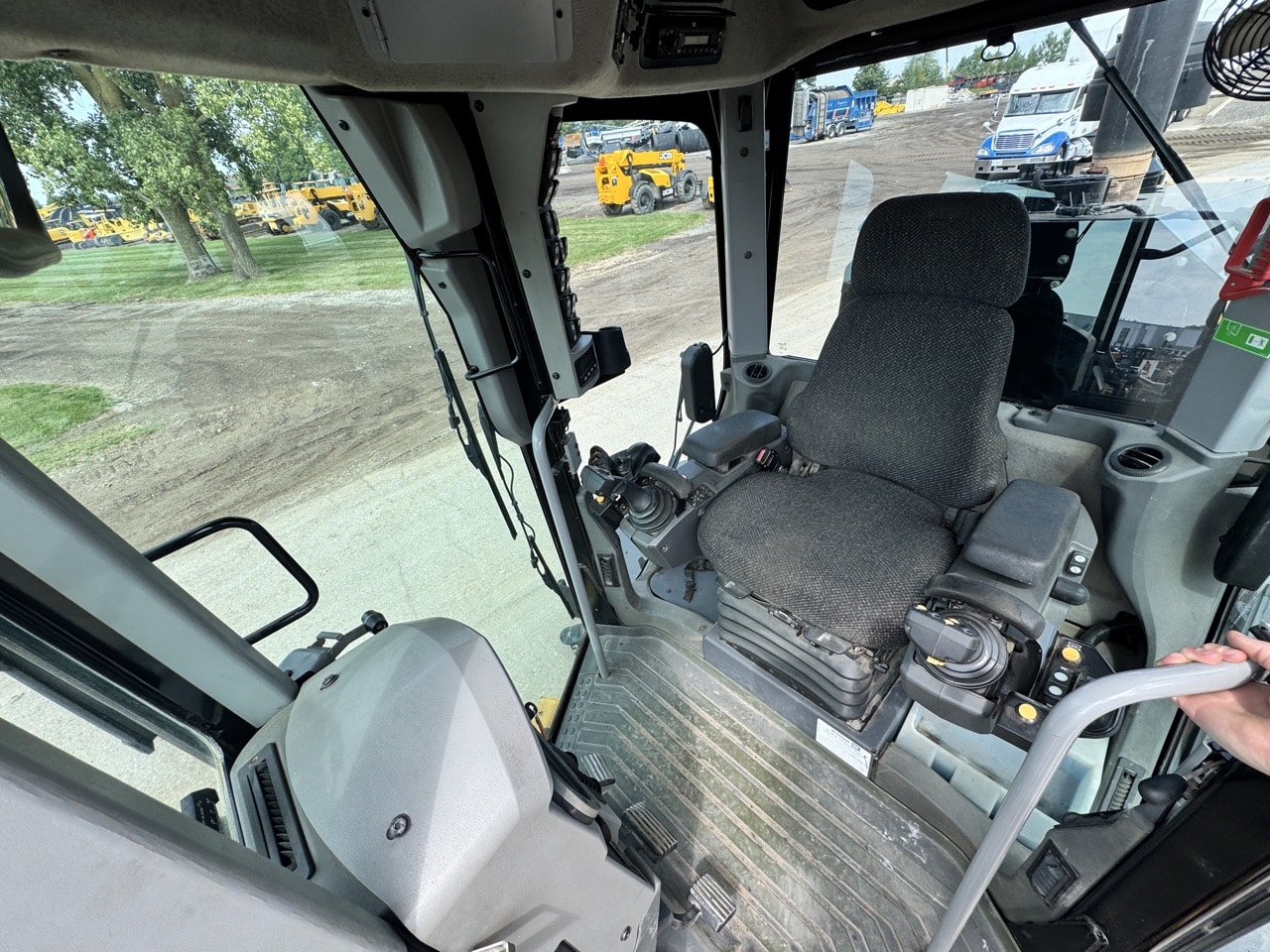 2012 Caterpillar 160M2