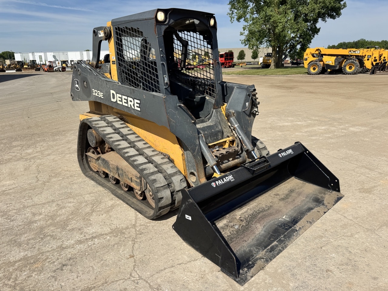 Photo of a 2014 John Deere 323E