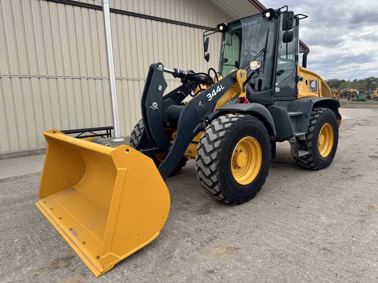 Photo of a  John Deere 344L