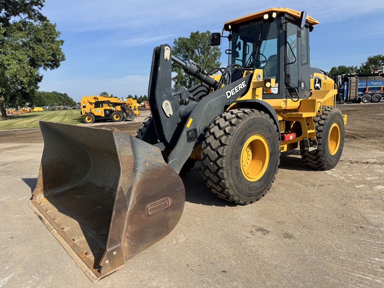 Photo of a 2019 John Deere 524L