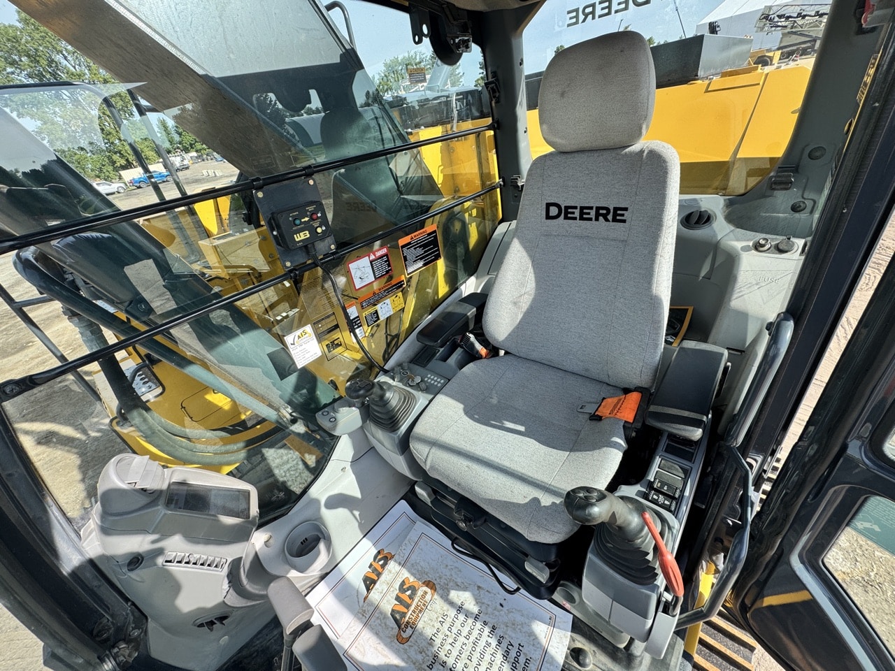 2022 John Deere 345GLC