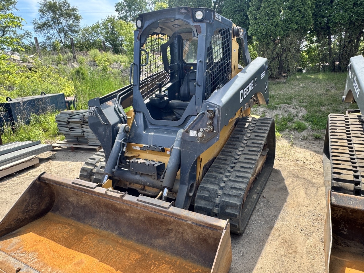 Photo of a  John Deere 333G