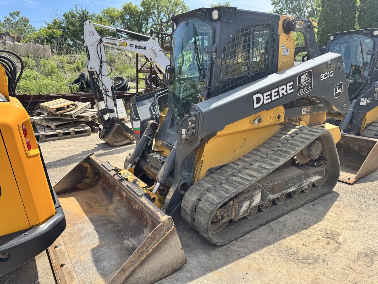 Photo of a  John Deere 331G