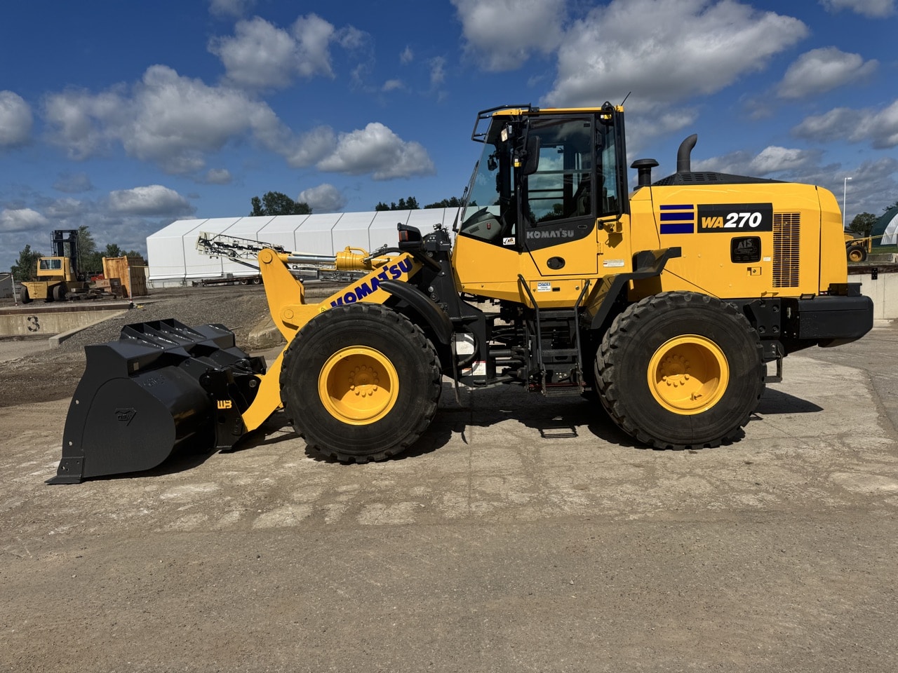 2022 Komatsu WA270-8