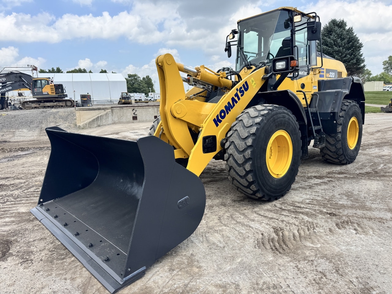 2020 Komatsu WA320-8